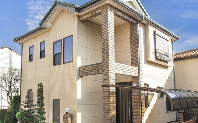 綺麗に塗り替えられた一軒家