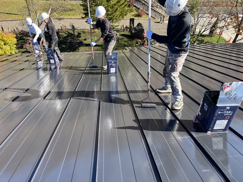 大きな屋根の塗装