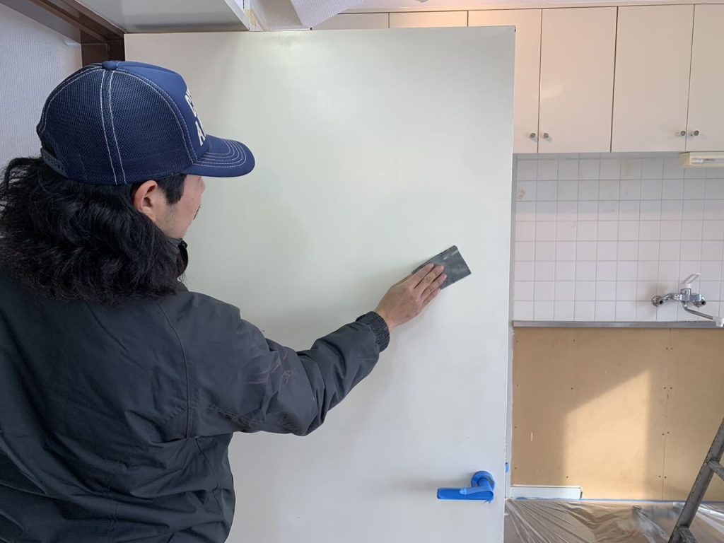 サンドペーパーでケレン作業