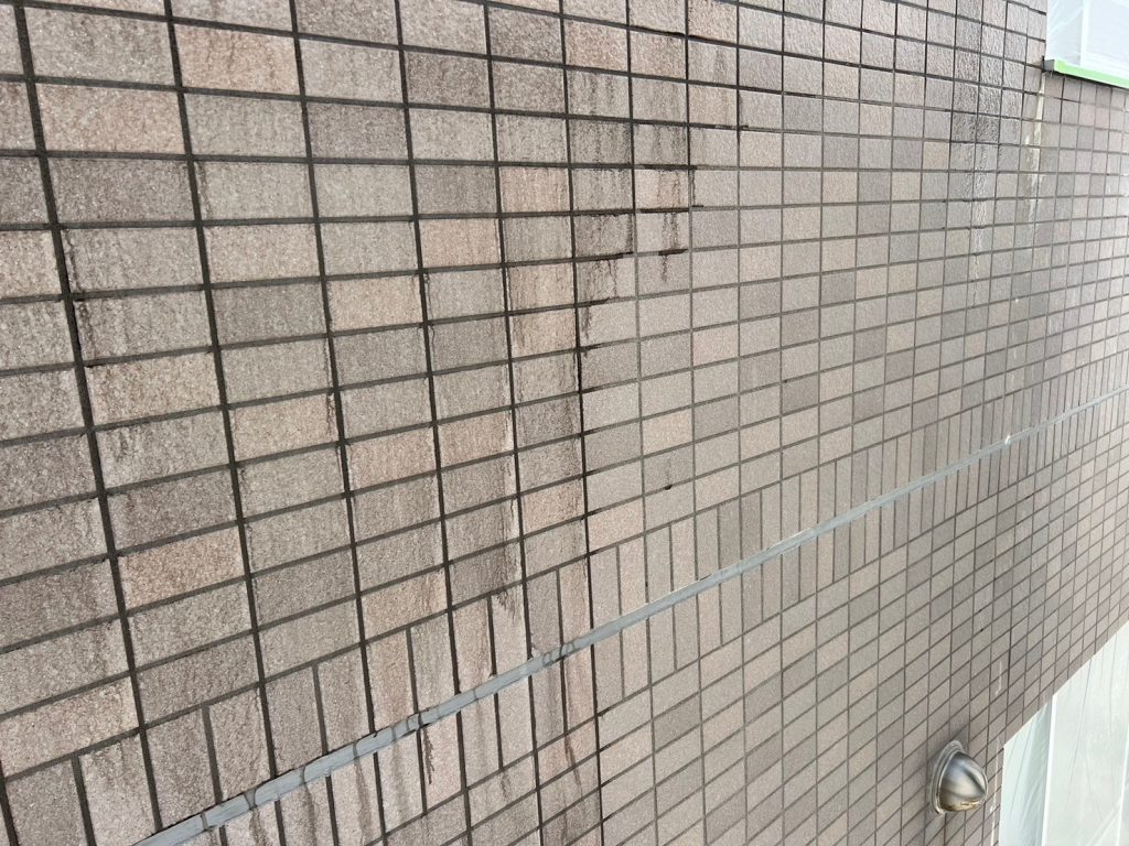 苫小牧市日吉町 エクセルステージ 物置 塗布中