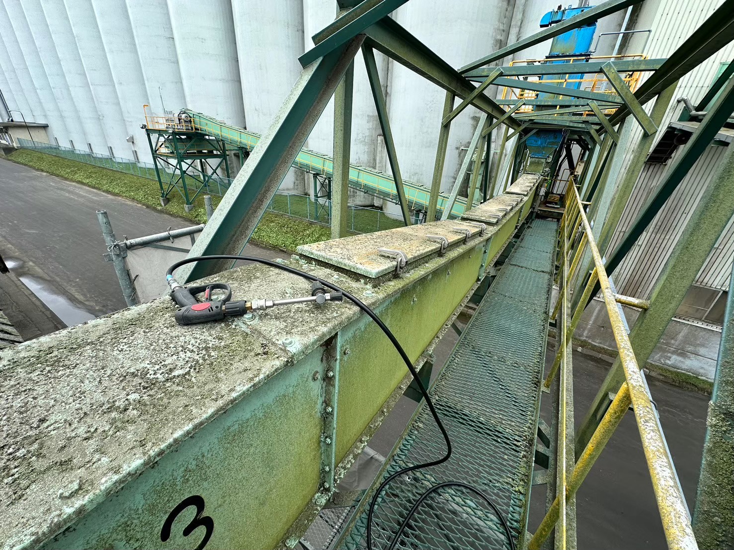 苫小牧市岸壁コンベアー、架台塗装⓵ ビフォー