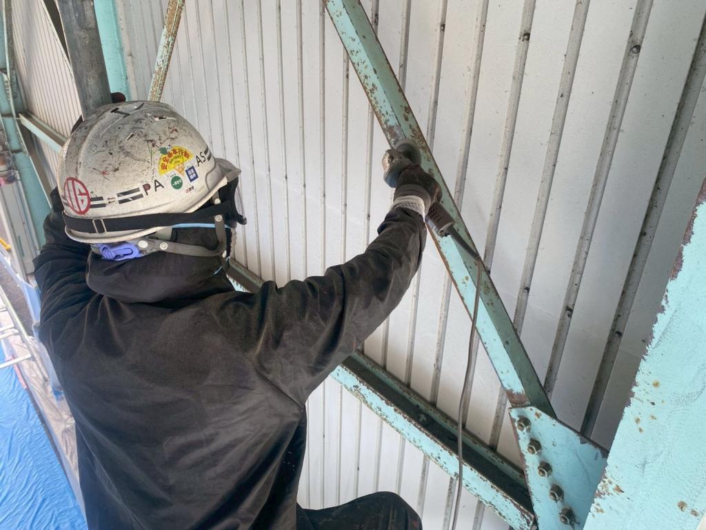 苫小牧市、建屋鉄骨塗装 鉄骨 下地調整(ケレン)