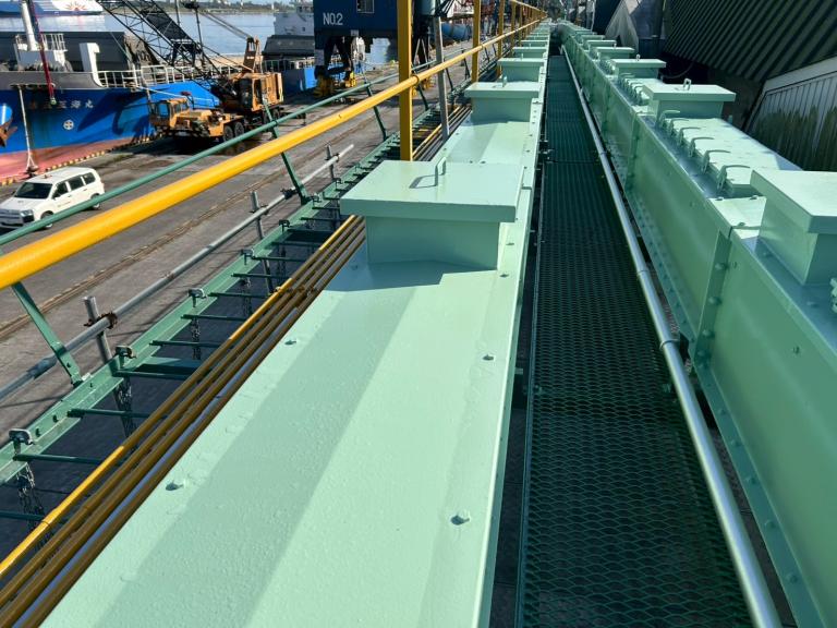 苫小牧埠頭、コンベアー、架台塗装 アフター
