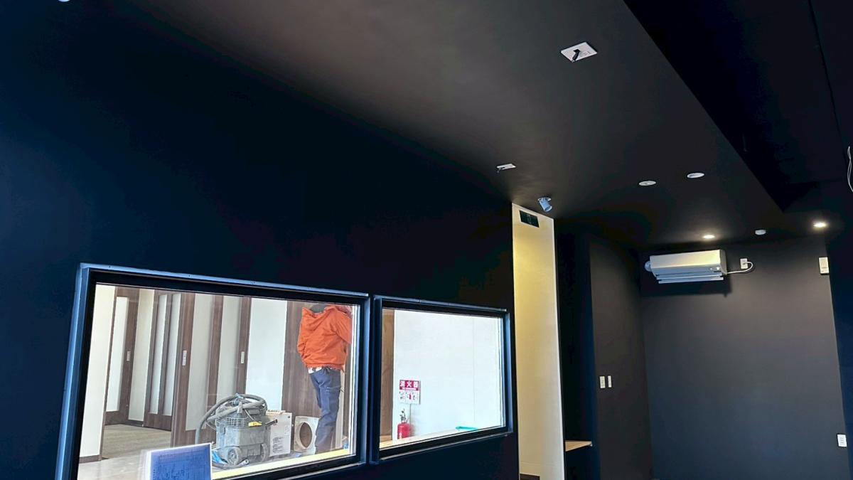 岩内　ゴルフシュミレーション室内塗装 アフター