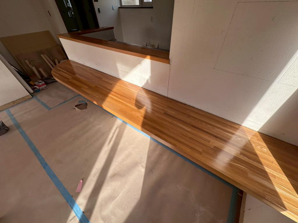 苫小牧澄川町 中古住宅室内塗装 集成材カウンターアフター
