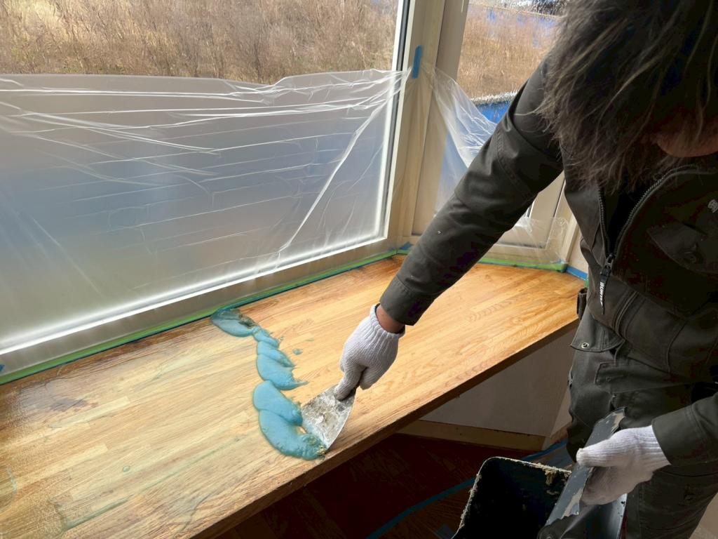 苫小牧澄川町 中古住宅室内塗装 集成材窓台 旧塗膜剥離