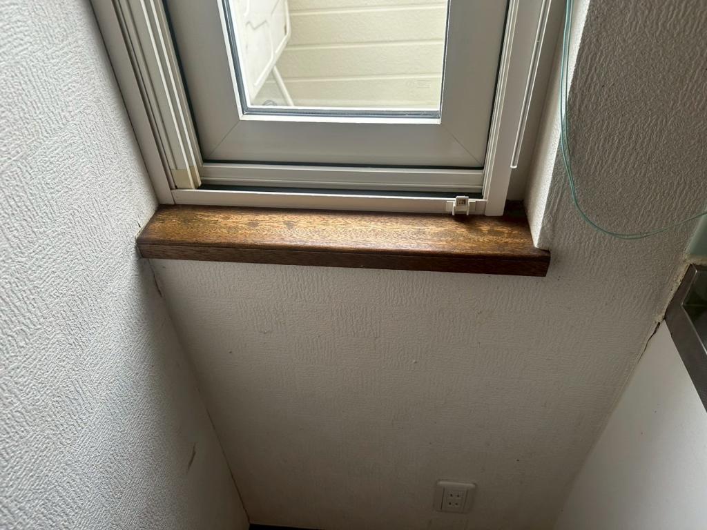 苫小牧澄川町 中古住宅室内塗装 集成材窓台調査