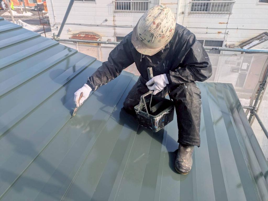 苫小牧市春日町 T様邸 屋根 上塗り(上塗り塗料2層目)