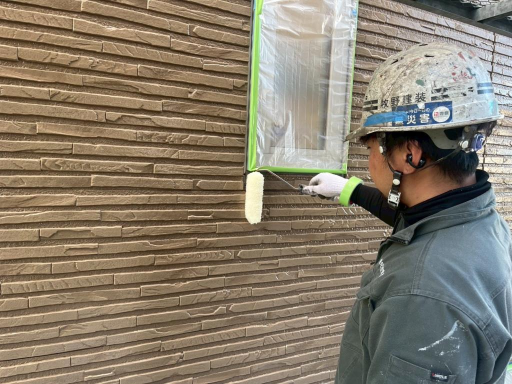 苫小牧市ウトナイ町、S様邸 外壁 下塗り(上塗り塗料1回目)