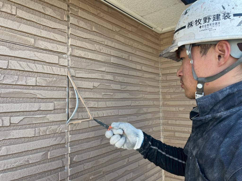 苫小牧市ウトナイ町、S様邸 外壁 既存コーキング撤去